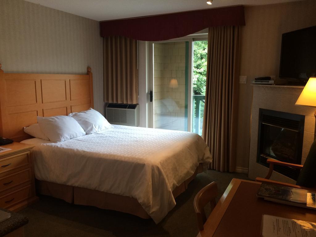 Pinnacle Hotel Whistler Extérieur photo