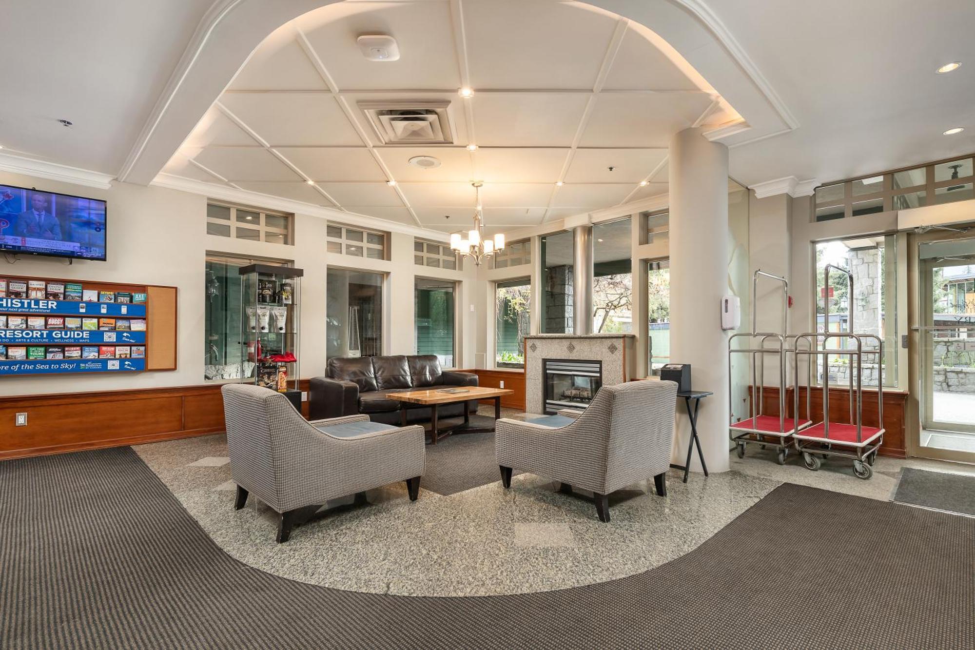 Pinnacle Hotel Whistler Extérieur photo