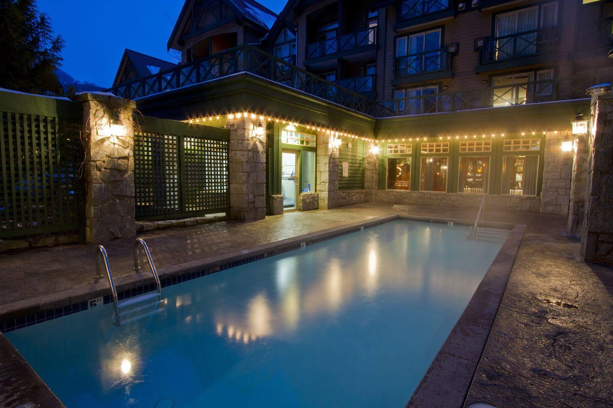 Pinnacle Hotel Whistler Extérieur photo